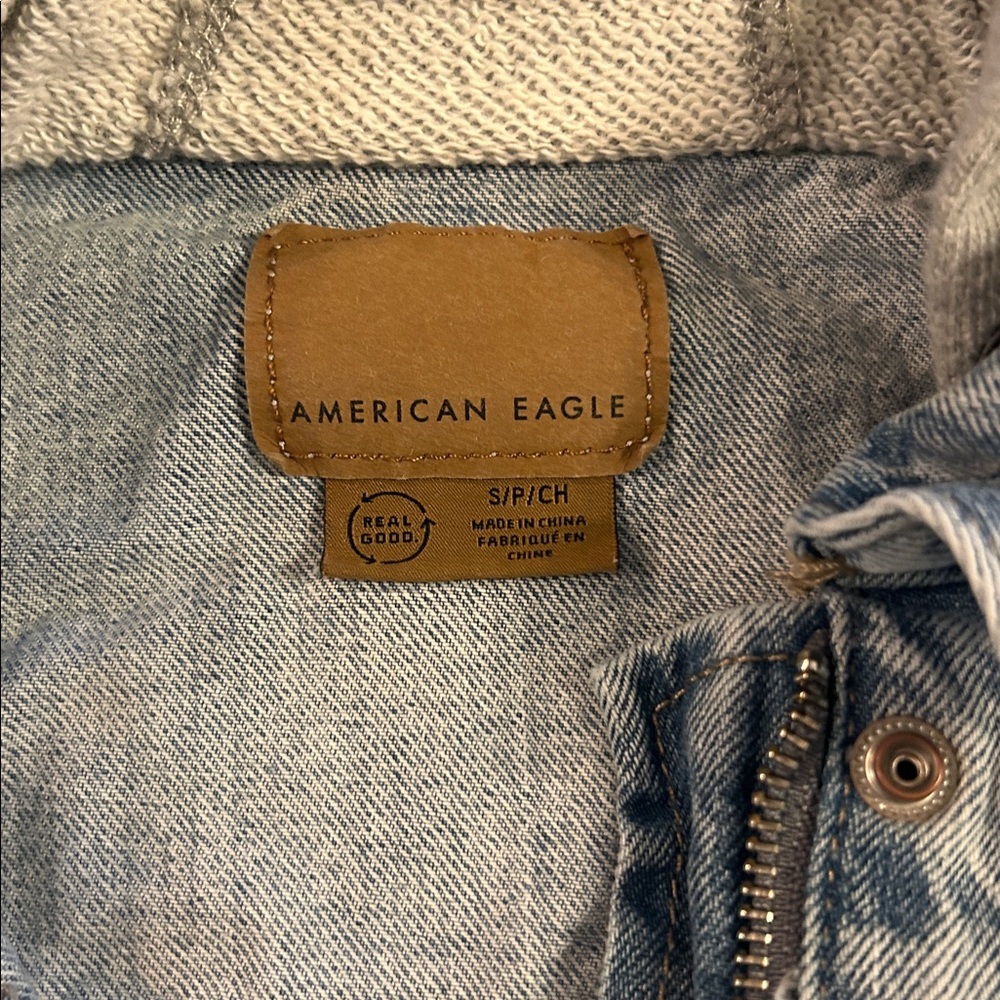 American Eagle Outfitters Cropped Light Blue Denim Jean Jacket with Gray Hood - Picture 3 of 9